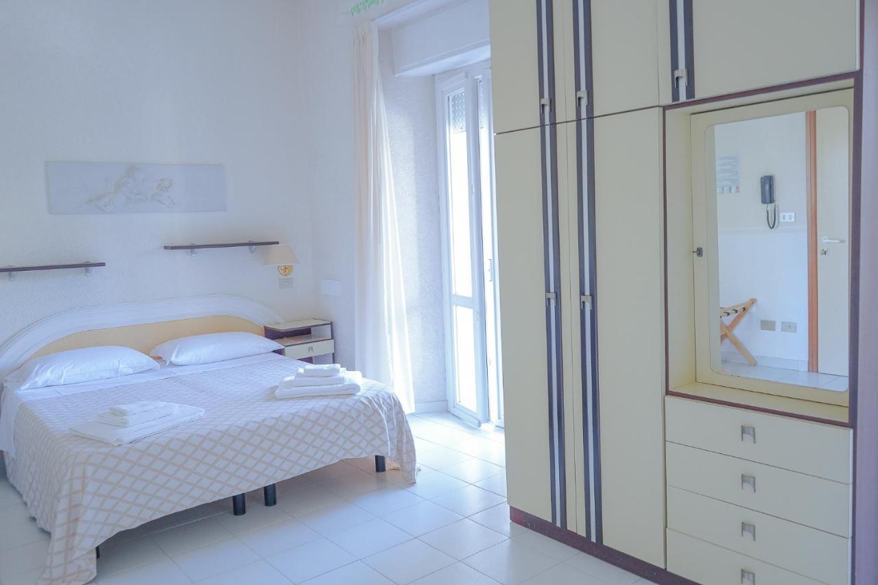 Hotel Continental Cattolica Exterior photo