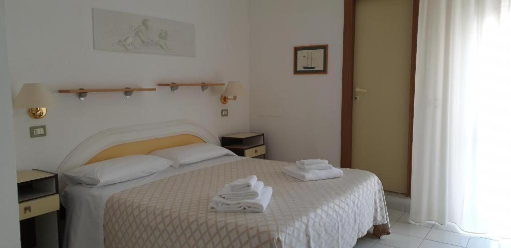 Hotel Continental Cattolica Exterior photo