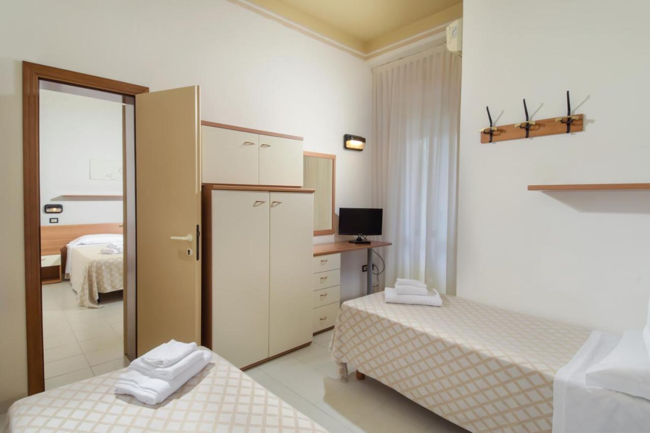 Hotel Continental Cattolica Exterior photo