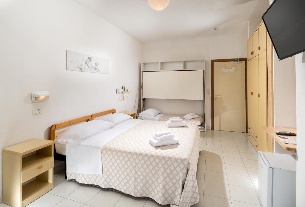 Hotel Continental Cattolica Exterior photo