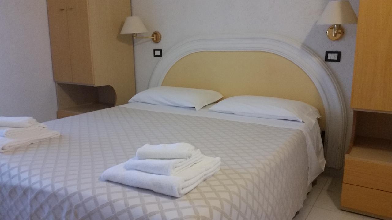 Hotel Continental Cattolica Exterior photo
