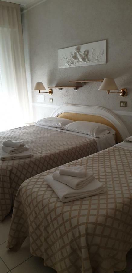 Hotel Continental Cattolica Exterior photo